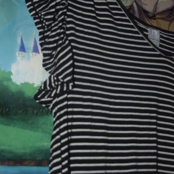 Time and Tru Stripped Maternity tshirt Large (12-14) - Picture 2 of 4